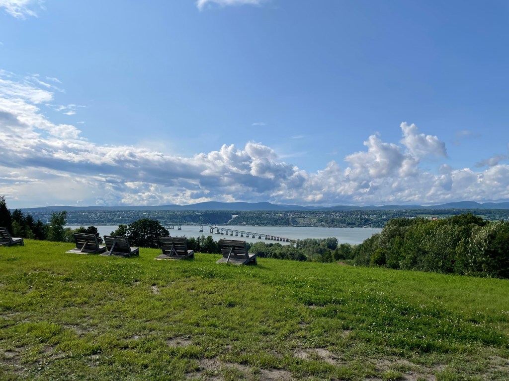 Vue imprenable sur le pont de l'Île d'Orléans.
