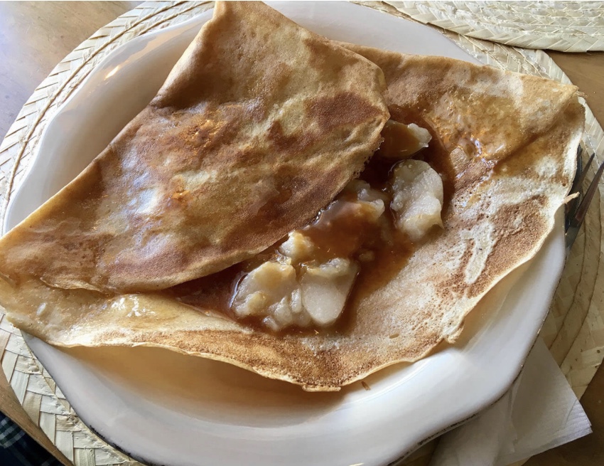 La fameuse crêpe aux pommes...